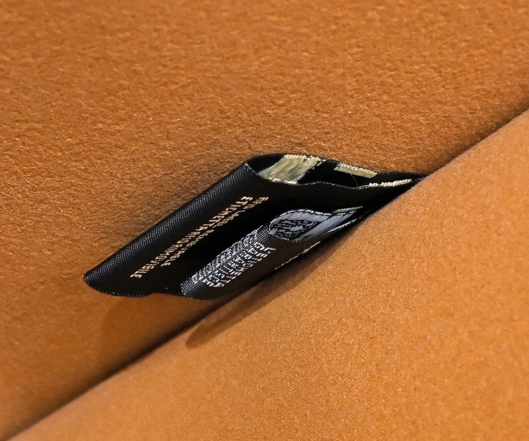 FF220 Fendi Sunshine Medium / 13.7x12.2x6.7inch